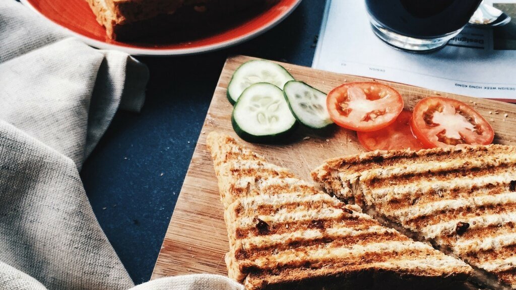 Ziegenkäse Sandwich mit Tomaten » Rezept für den Sandwichtoaster